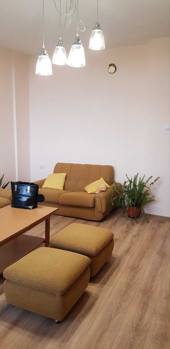 Продава двустаен тухлен апартамент в западната част  на Казанлък