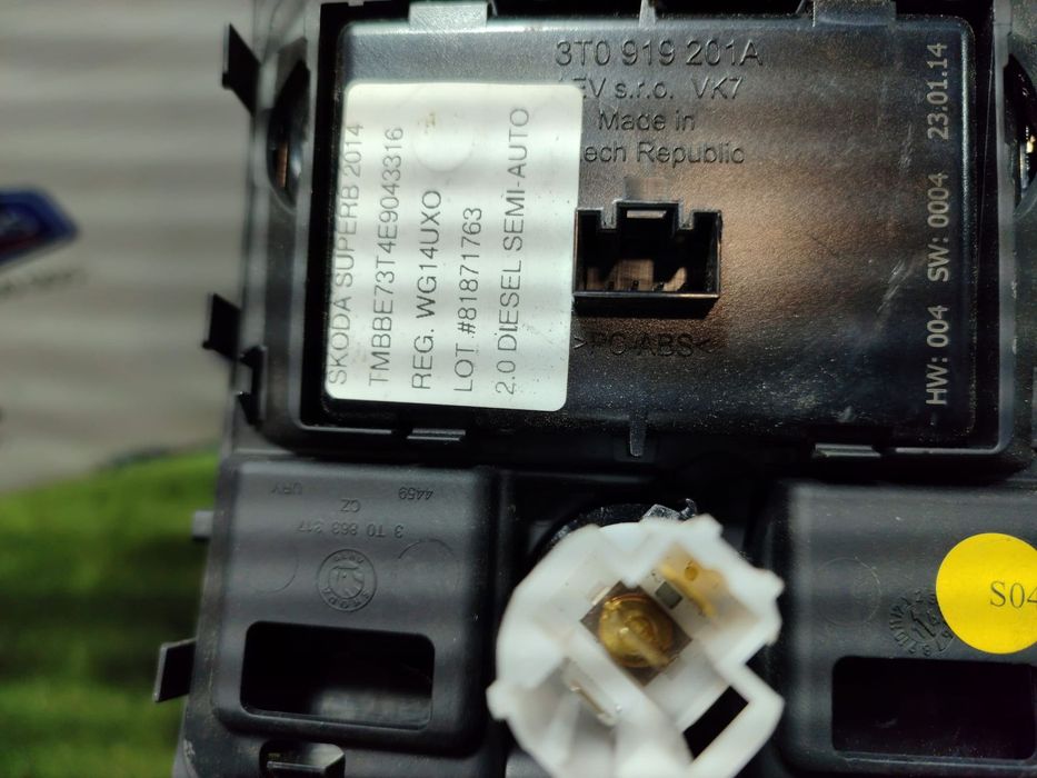 DISPLAY AFISAJ CLIMA SKODA SUPERB 2 FACELIFT 2.0 DIESEL 2014 COD OEM 3T0919201A / 2013-2015