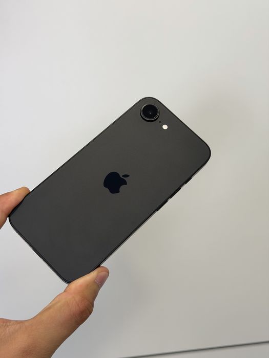 iPhone 16e - 58 цикъла