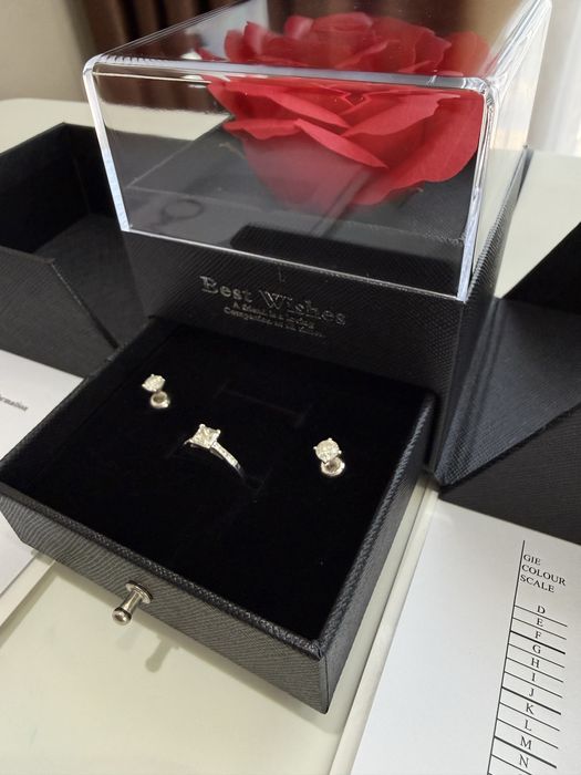 Продам бриллиантовый комплект