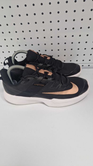 Оригинални дамски маратонки- Nike Court Vapor Lite