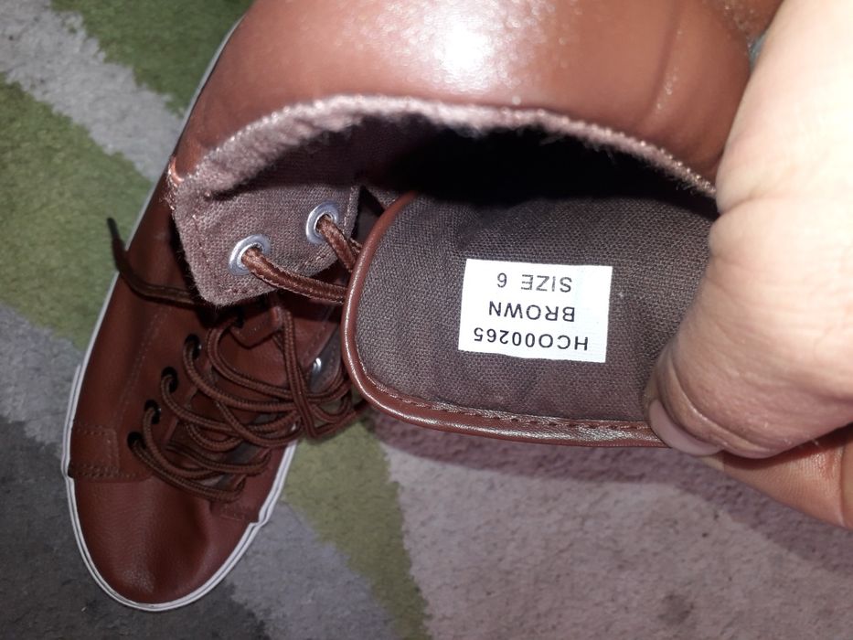 Ghete Henleys marimea 40 import UK ca NOI