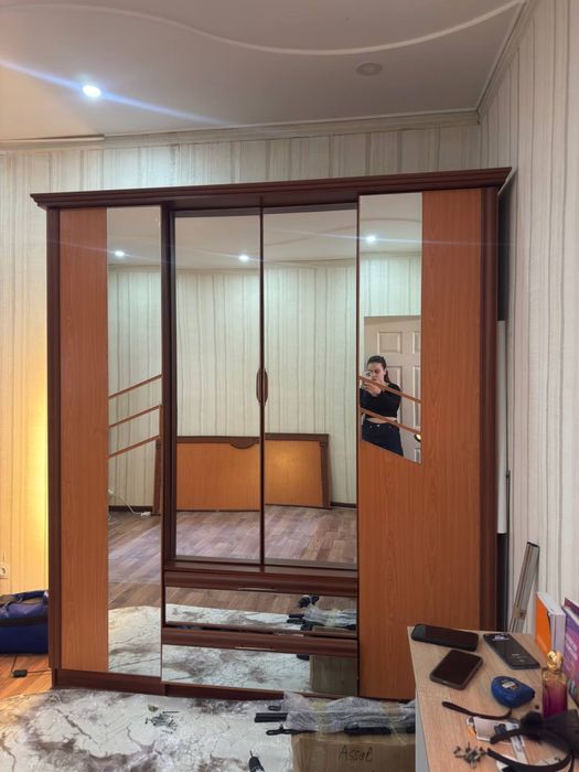 Спальный мебельный гарнитур. Качественный и приятный на вид