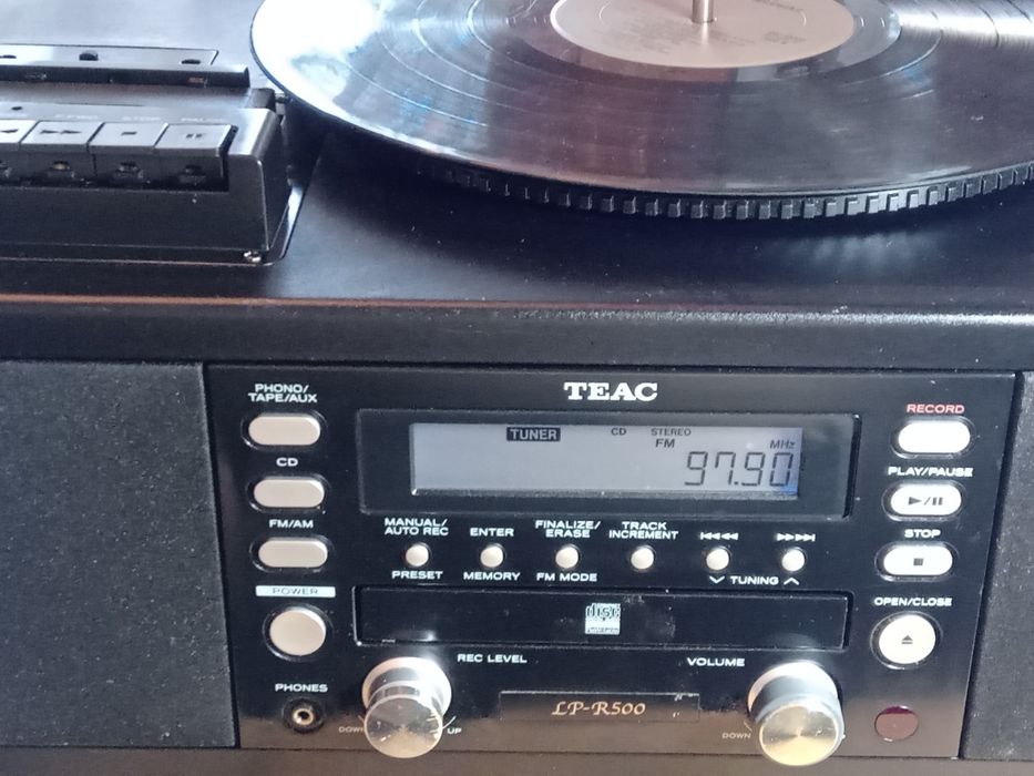 Combina Audio TEAC LP-R500 funcțională.Cd.radio.pikup.casetofon.cd rec
