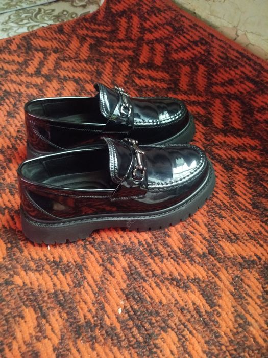 Oyoq kiyim erkaklar uchun