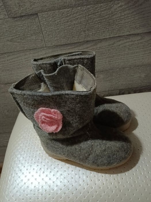Продам обувь зимняя для девочки валенки