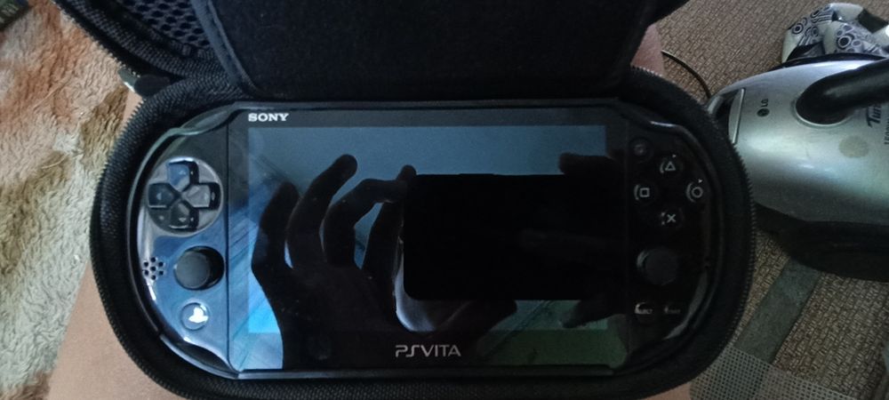 Продам Sony PS VITA