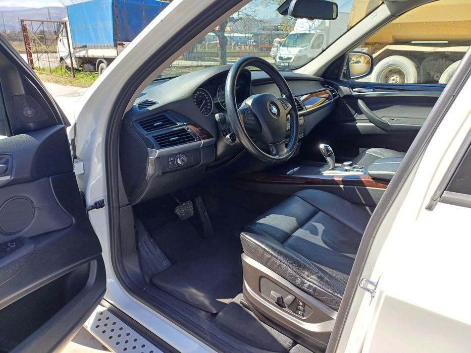 BMW X5 E70 3.0i 2009 На 25.03.2026г монтирани чисто нови гуми