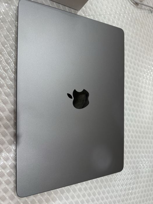 Срочноо продаю Apple macBook Air 13 2024 года
