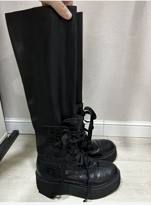 Продаю кожаные женские сапоги