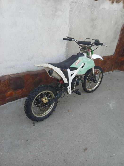 Vând cross KXD 125cc