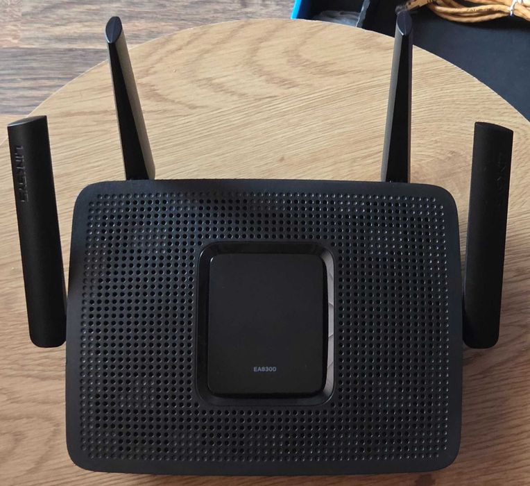 Рутер: Linksys EA8300 Max-Stream AC2200