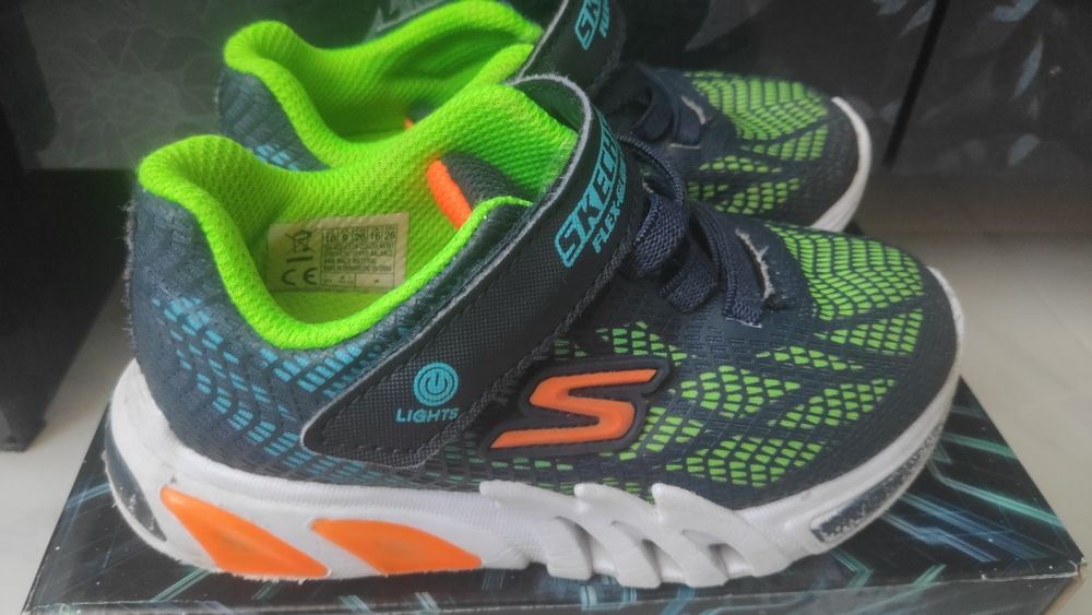 Продавам - детски маратонки Skechers Vorlo номер 26