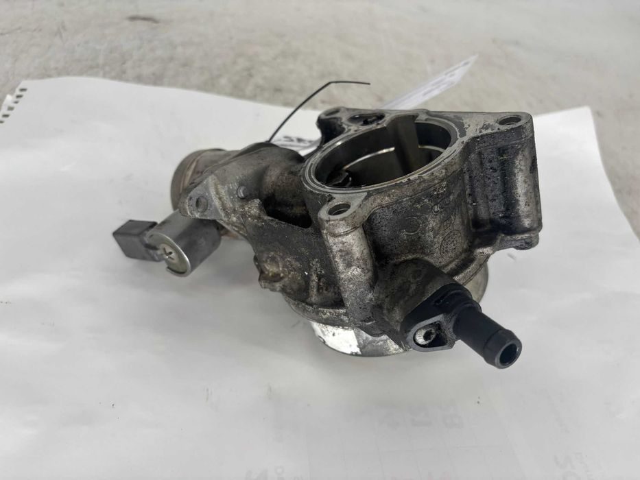 Pompa inalte cu pompa vacuum Skoda Octavia 2 1.8 tsi an 2009