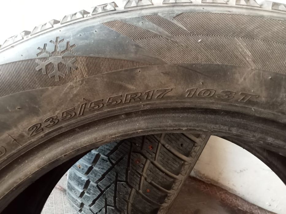 Продам 2 зимн. шины. БУ.