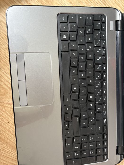 Laptop HP Compaq 15 (15.6 inch) – Pentru piese / utilitate de bază / proiecte