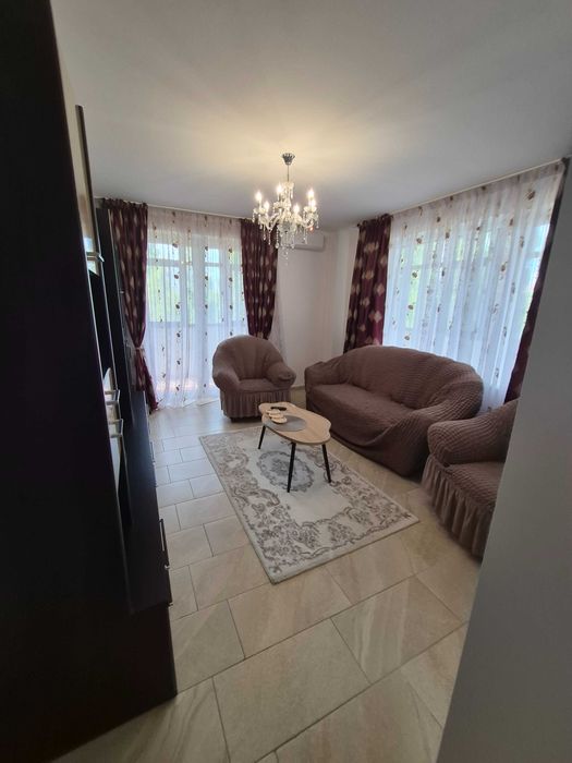 Inchiriez apartament decomandat 2 camere, centrala termica, parcare privată
