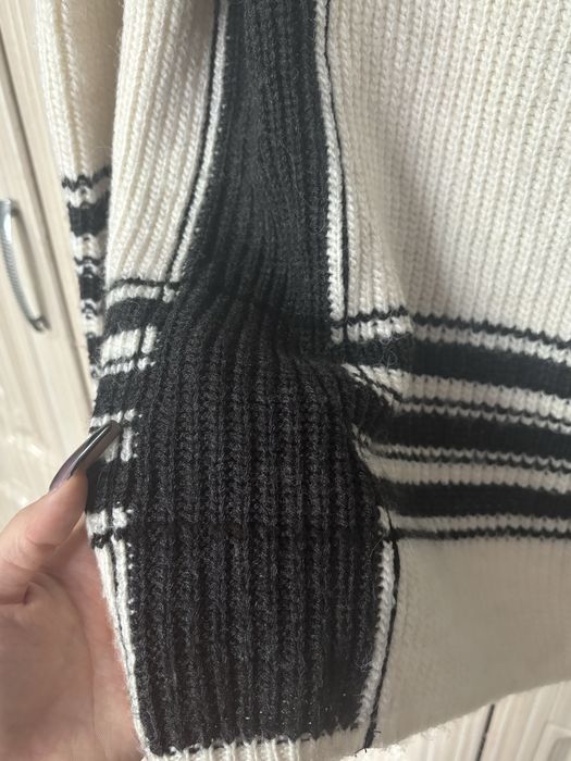 Свитер унисекс .