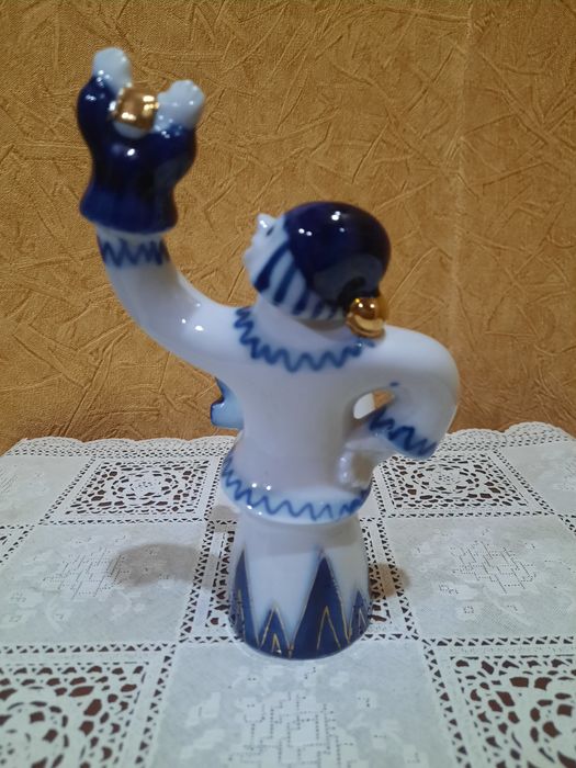 Статуэтка " Скоморох с куклой",  Бронницкий ФЗ "Возрождение". Фарфор,