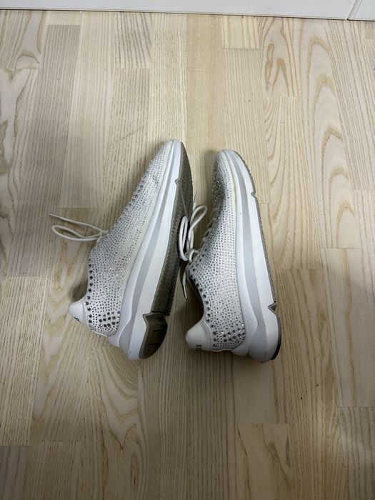 Adidasi guess de dama