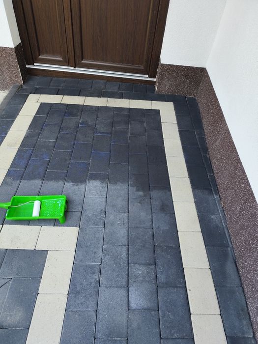 Servicii Profesionale Curățenie Exterioară - Pavaj, Fațade, Acoperișuri
Text:
Echipa noastră oferă servicii complete de igienizare și spălare p
