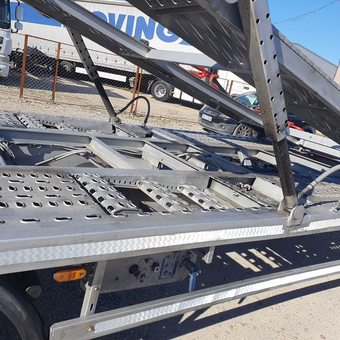 Transportor auto Mercedes Atego cu structura transport auto