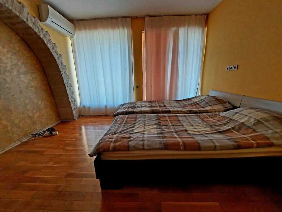 Дава се под наем Двустаен апартамент в Бургас, Център - 75 кв.м за 225 € - Снимка #5