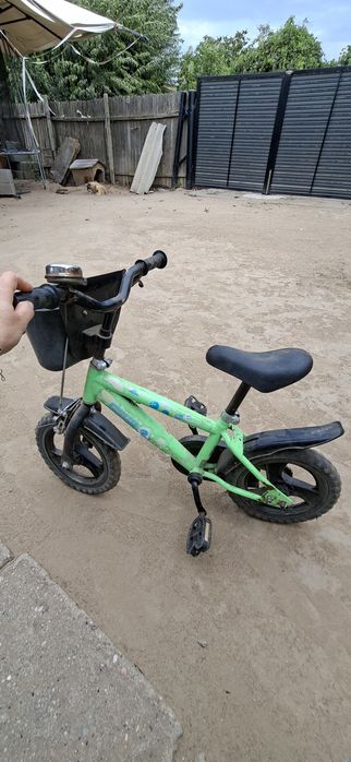 Vand 2 Biciclete 4-7 ani baiat si 8-10 ani fata