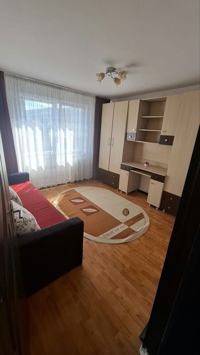 Vand aprtament cu 2 camere, decomandat, mobilat si utilat, zona foarte buna