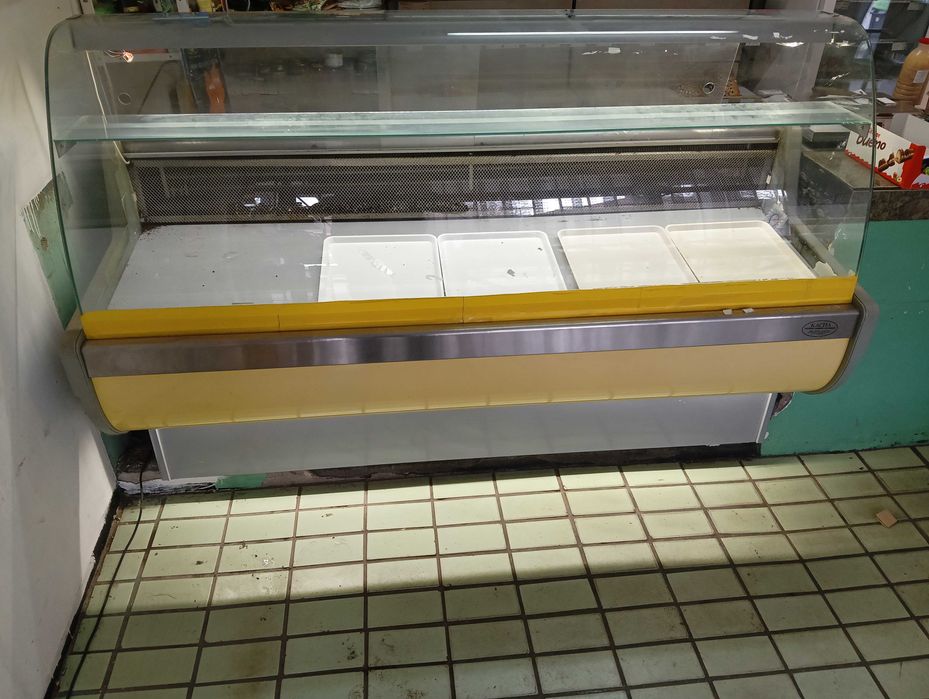 Хладилна витрина за хранителни продукти