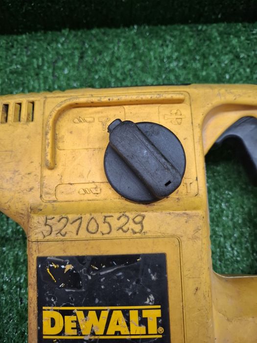 Тумбест перфоратор DeWALT D25404K