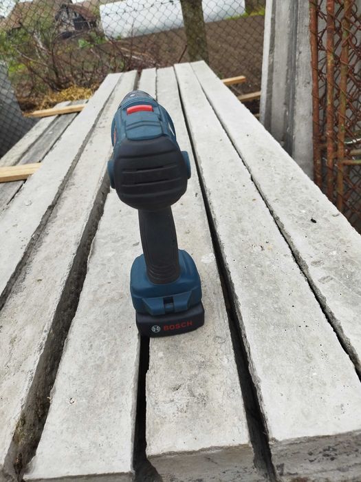 Vînd filetanta bosch cu percuție.