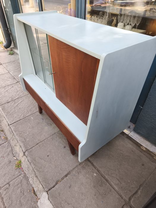 Реставриран бюфет