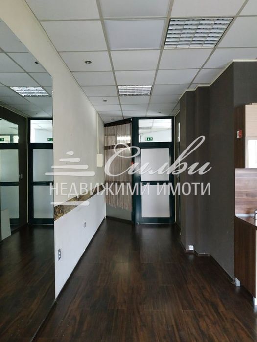 Дава се под наем Офис в Шумен, Център - 35 кв.м за 193.8 € - Снимка #1