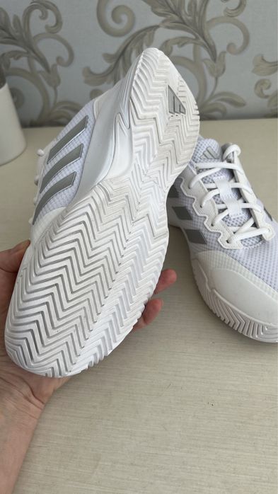Кроссовки adidas для тенниса
