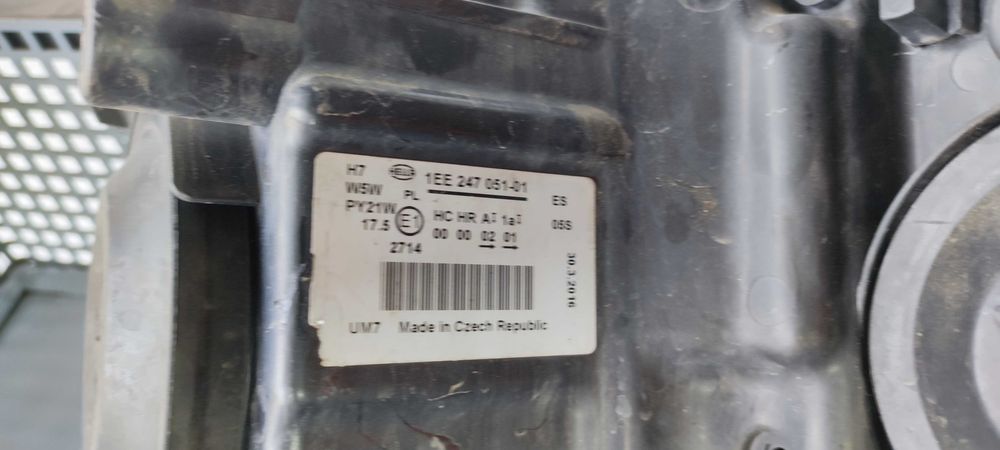 Far stanga volkswagen vw polo 6R an 2010 cod 1EE247051-01 HELLA