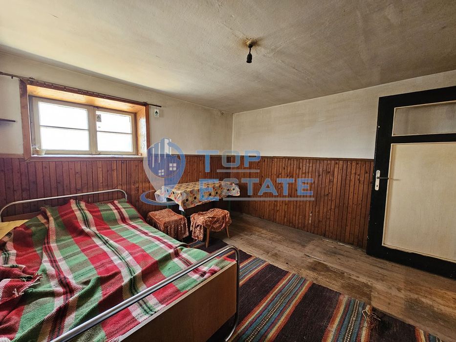 Здрава тухлена къща с три спални в село Копривец, област Русе