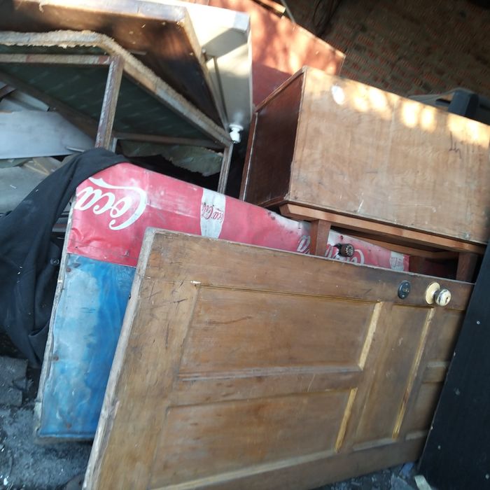 Продам двери деревянные б/у