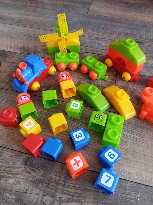 Лот играчки - конструктори, превозни средства