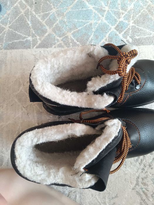 Ботинки специальные, теплые новые