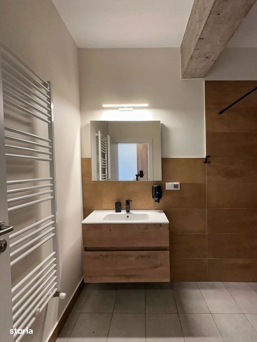 Inchiriez birou 30 mp Dambul Rotund