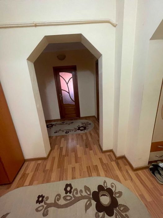 Vând apartament  cu 3 camere,ultracentral ,etajul 2,105 mp,Preț  negociabil.relatii la telefon 0766414573