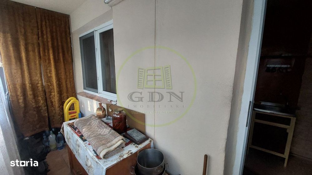 Apartament doua camere semidecomandat, parter, Craiovita zona Scoala 3