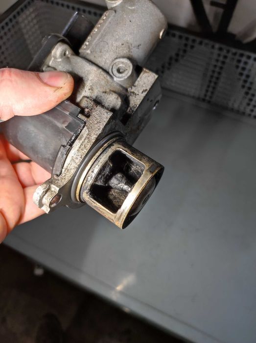 Egr volkswagen vw golf 5 1.9 BLS cod 03g131502 03g131501n