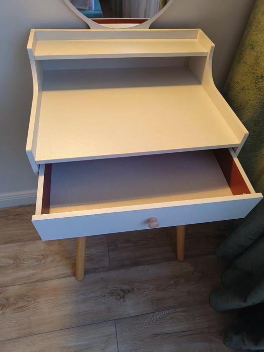 Туалетный столик