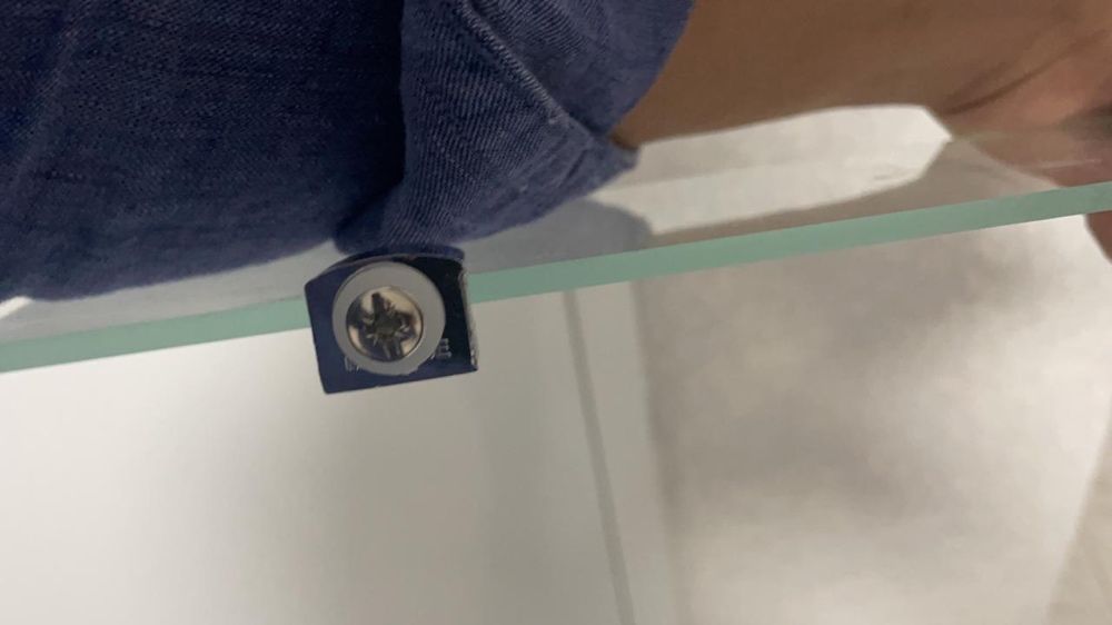 Замена зеркал, стекла. Ремонт мебели.