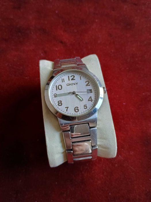Vand ceas DKNY, ORIGINAL, SUPERB, perfect functional !!