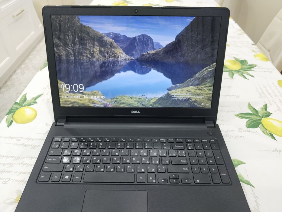 Ноутбук DELL в хорошем состоянии.