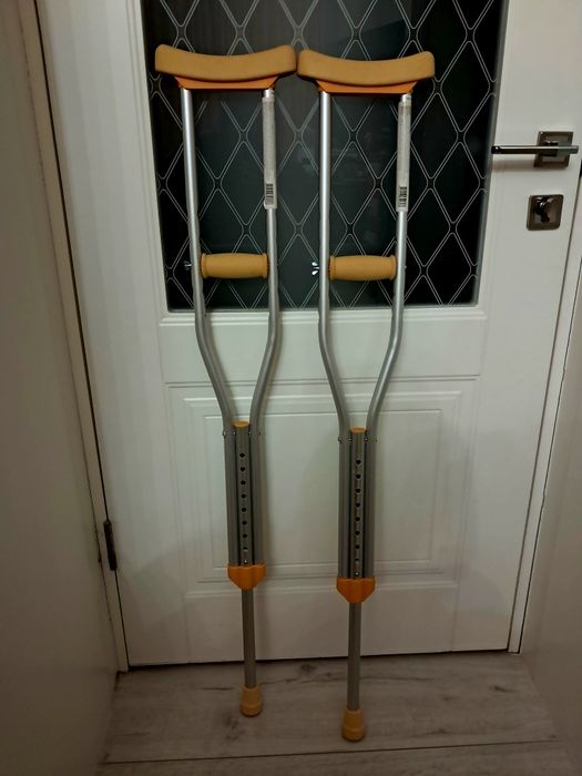 Продам костыли и многоопорную трость