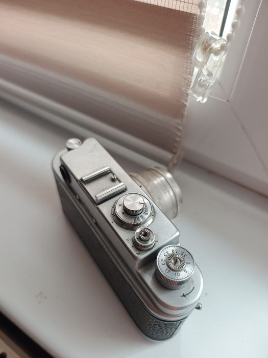 Aparat foto Zorki-4 cu obiectiv Jupiter 8